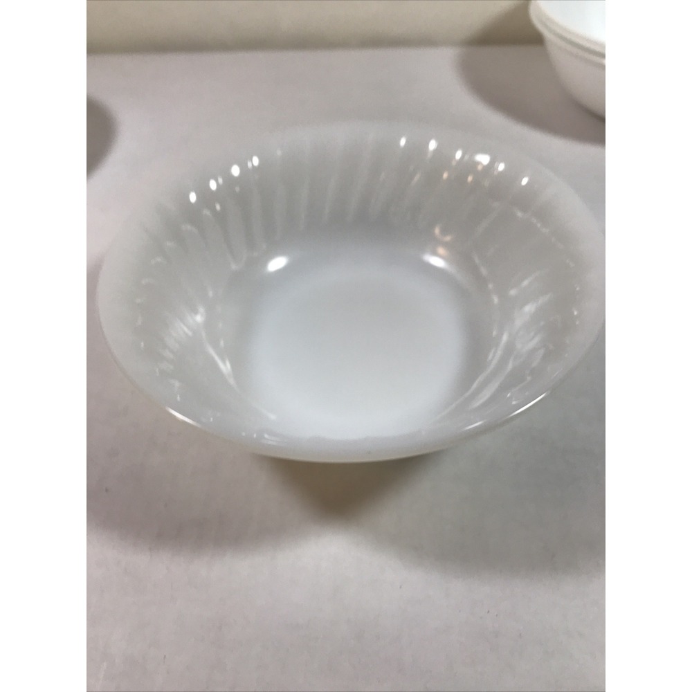 Ovenware Fire King White 8 In Serving Bowls‎ Swirl
